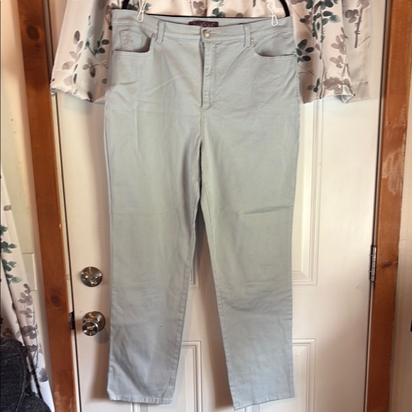 Gloria Vanderbilt Light Blue jeans - Picture 1 of 4